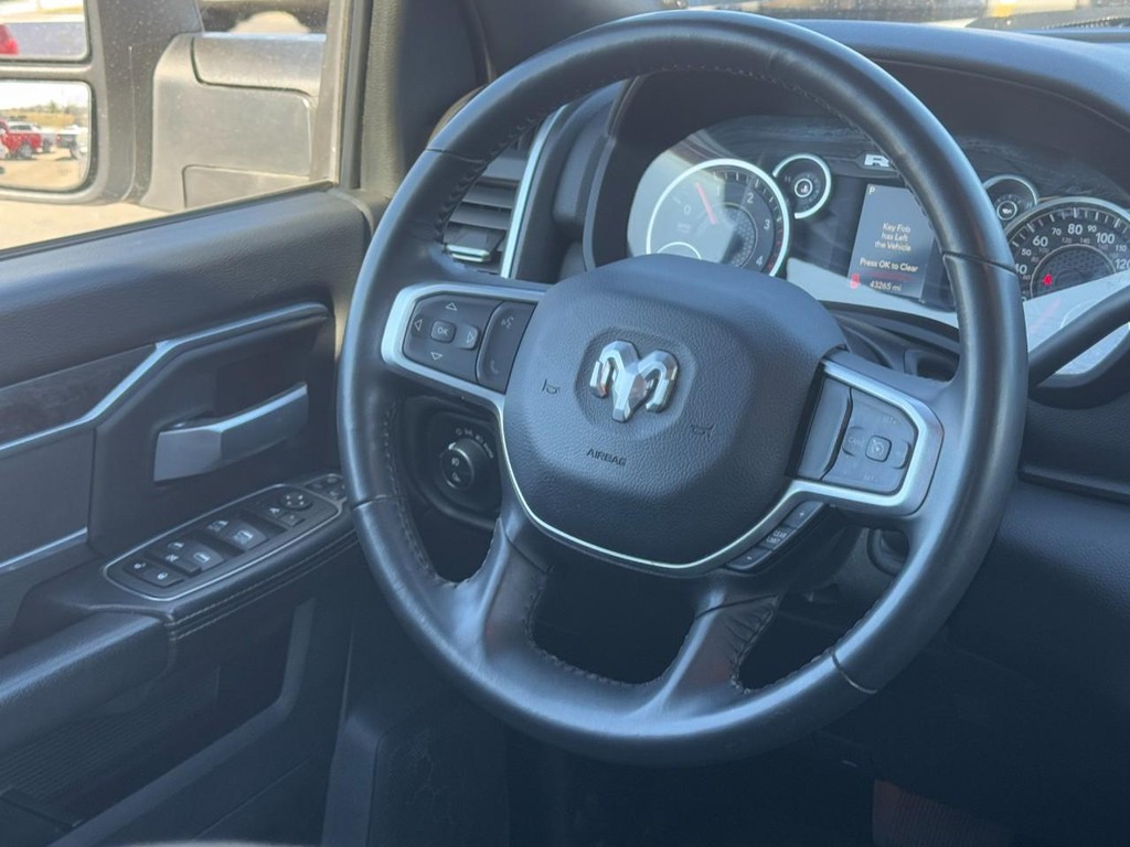 Ram 2500 Vehicle Full-screen Gallery Image 12