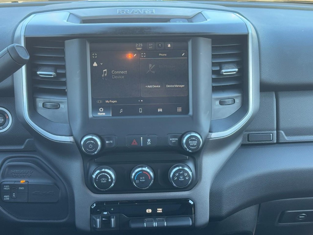 Ram 2500 Vehicle Full-screen Gallery Image 13