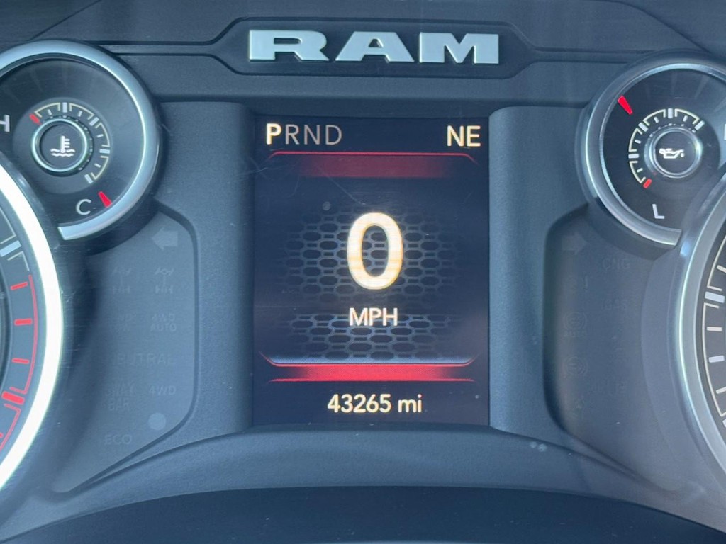 Ram 2500 Vehicle Full-screen Gallery Image 18