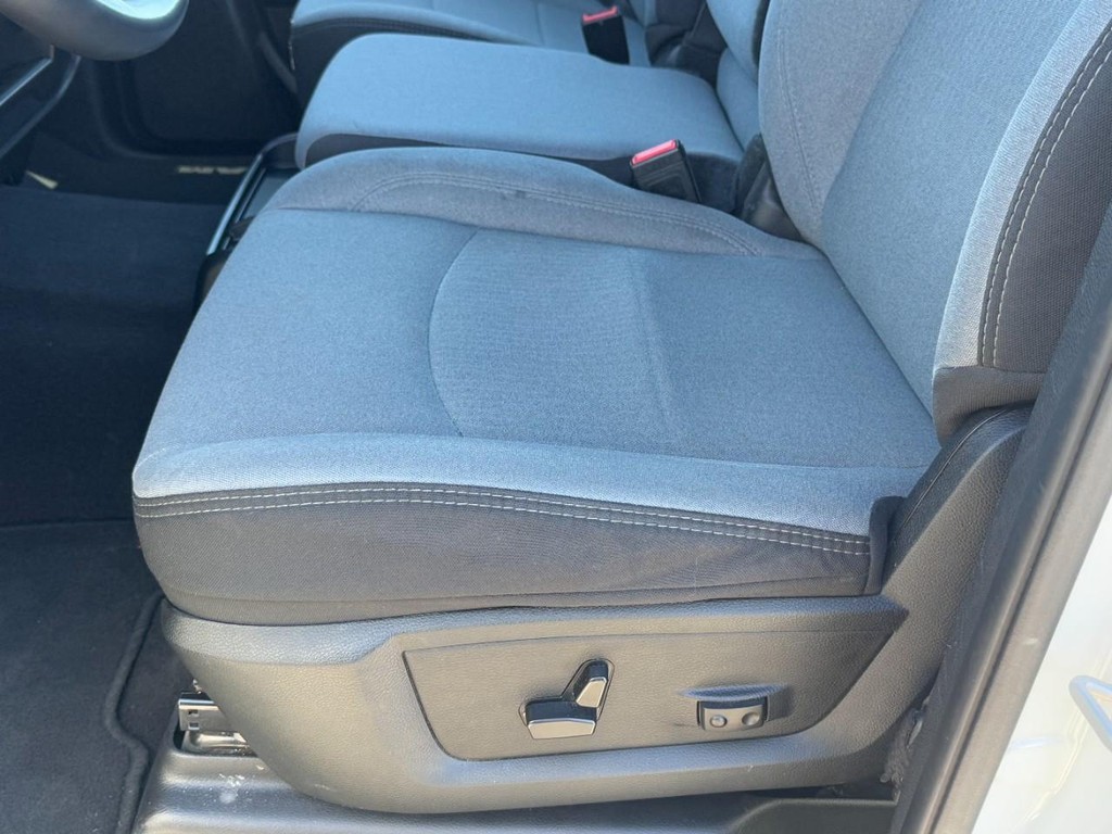 Ram 2500 Vehicle Full-screen Gallery Image 22