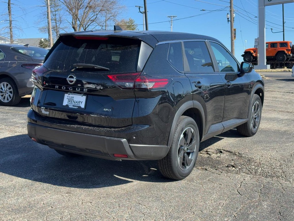 Nissan Rogue Vehicle Full-screen Gallery Image 03