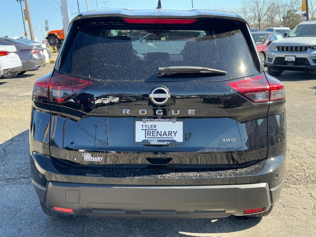 Nissan Rogue Vehicle Full-screen Gallery Image 08