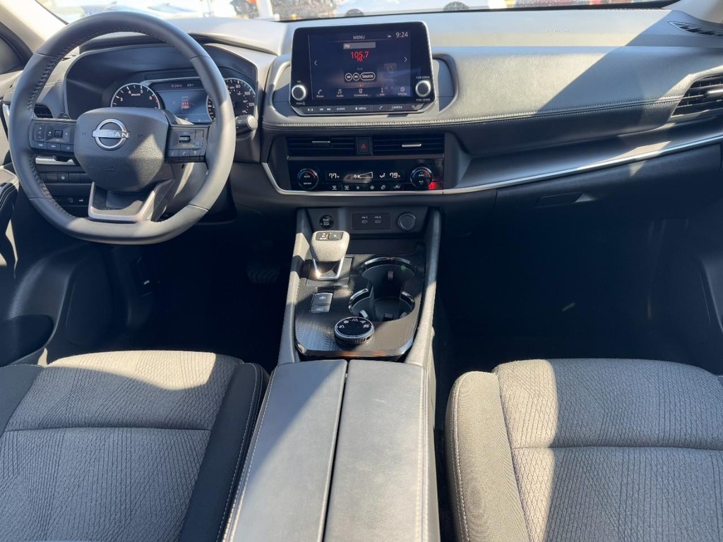 Nissan Rogue Vehicle Full-screen Gallery Image 11