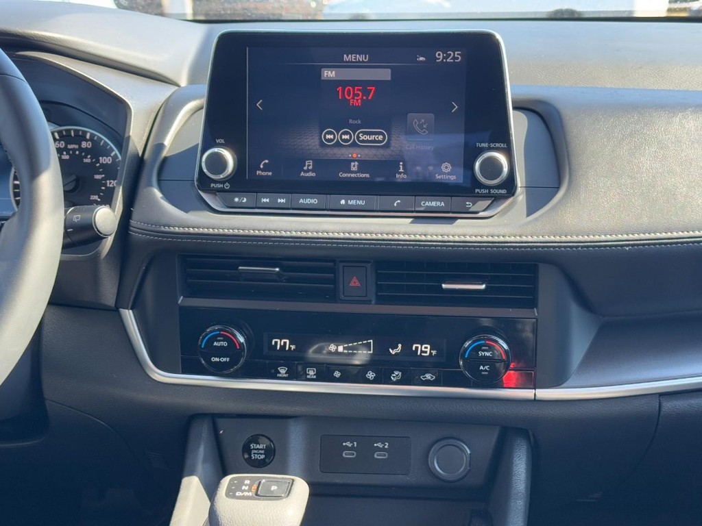 Nissan Rogue Vehicle Full-screen Gallery Image 13