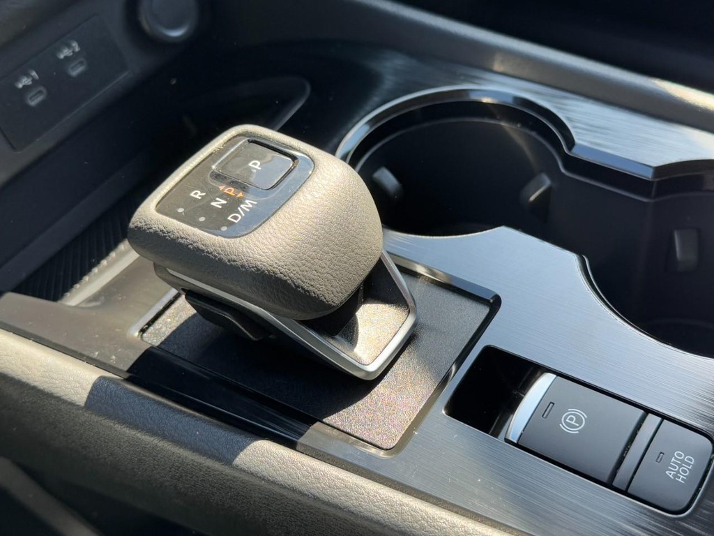 Nissan Rogue Vehicle Full-screen Gallery Image 19