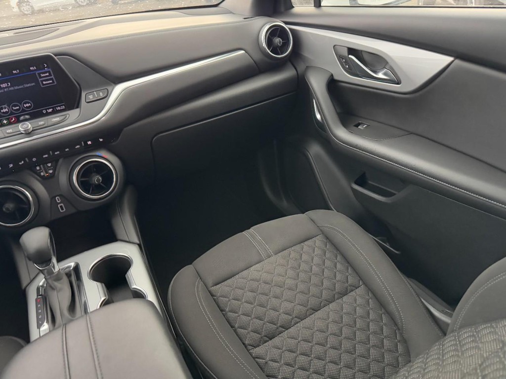 Chevrolet Blazer Vehicle Full-screen Gallery Image 15