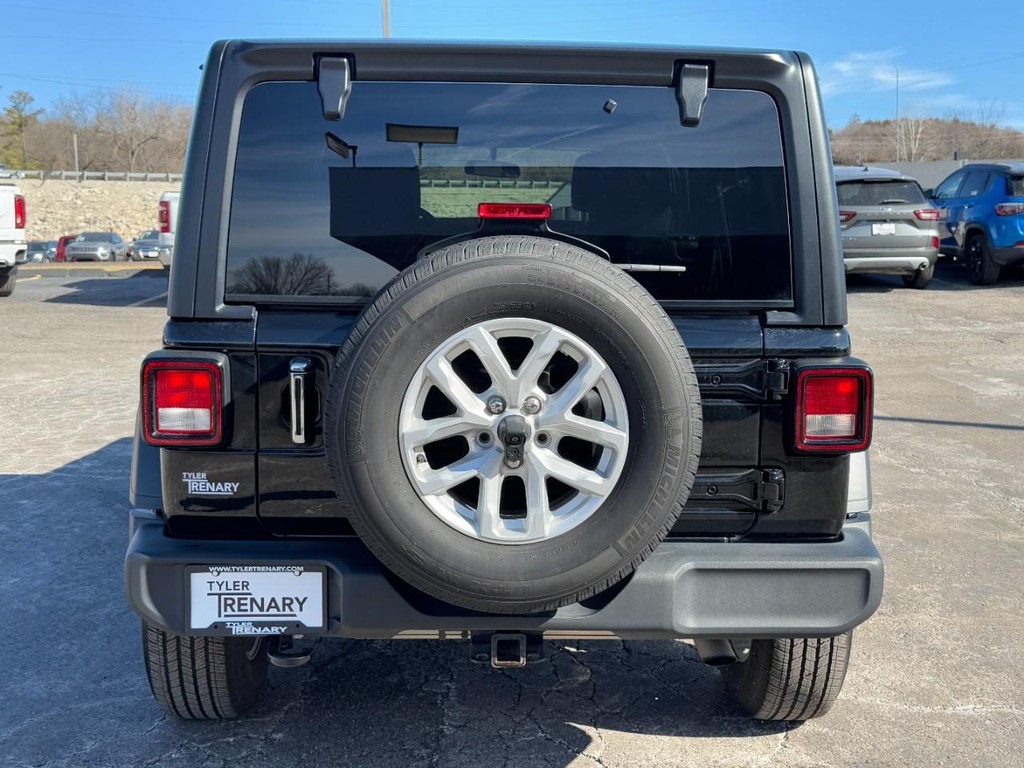 Jeep Wrangler Vehicle Full-screen Gallery Image 08