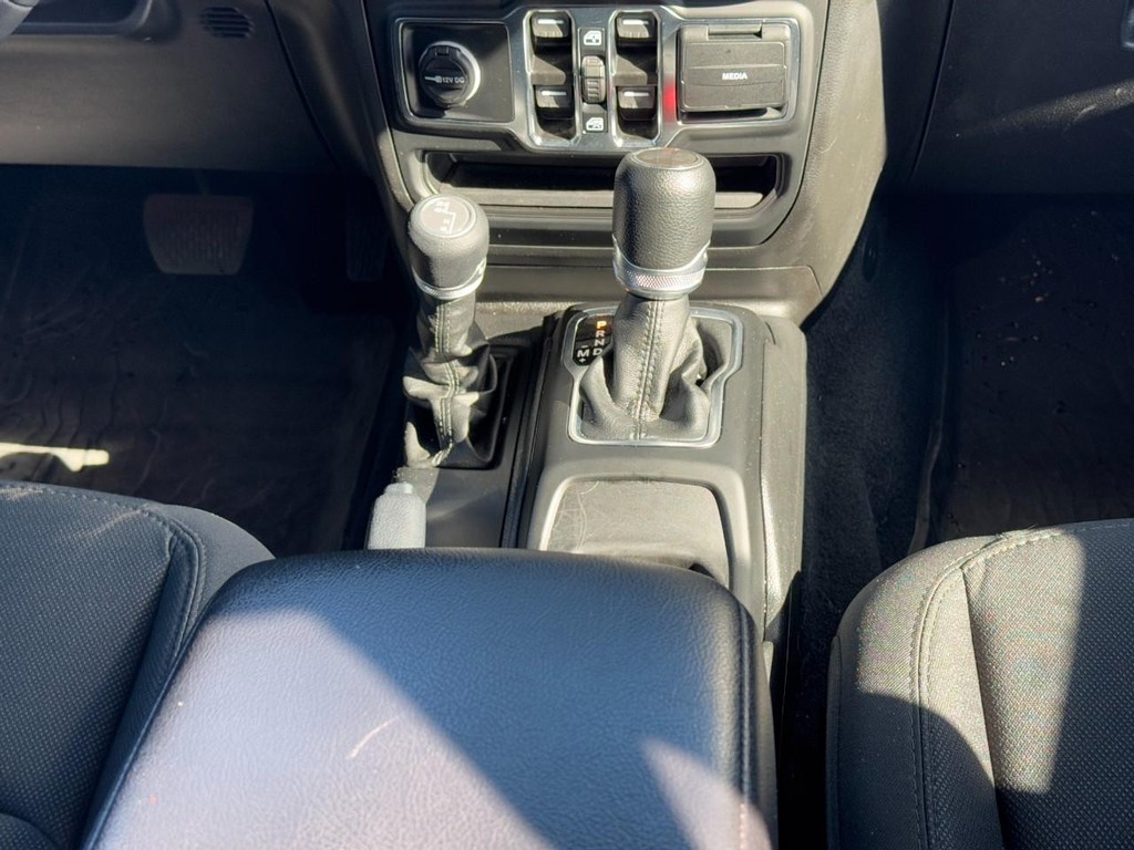 Jeep Wrangler Vehicle Full-screen Gallery Image 14