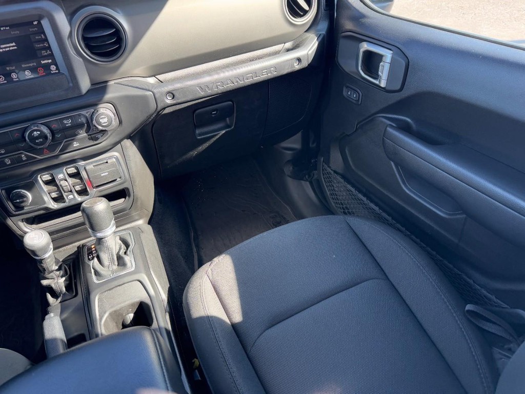 Jeep Wrangler Vehicle Full-screen Gallery Image 15