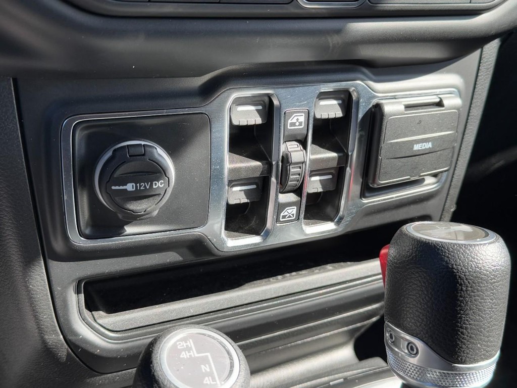 Jeep Wrangler Vehicle Full-screen Gallery Image 19