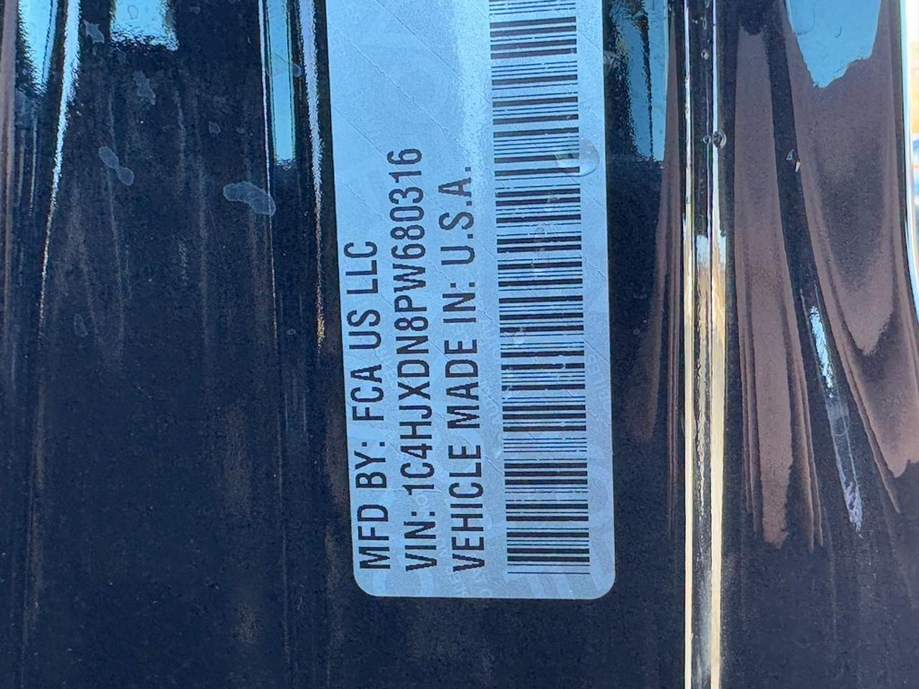 Jeep Wrangler Vehicle Full-screen Gallery Image 24