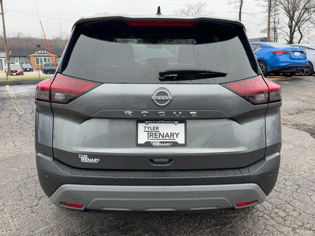 Nissan Rogue Vehicle Full-screen Gallery Image 08