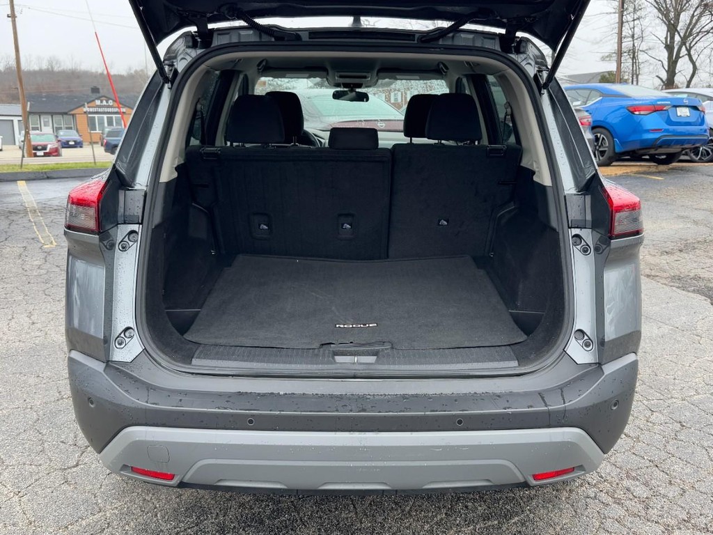 Nissan Rogue Vehicle Full-screen Gallery Image 09