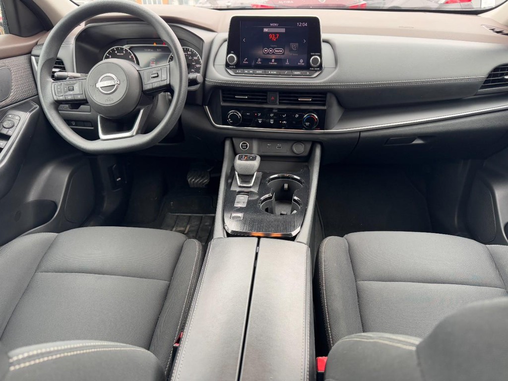 Nissan Rogue Vehicle Full-screen Gallery Image 11