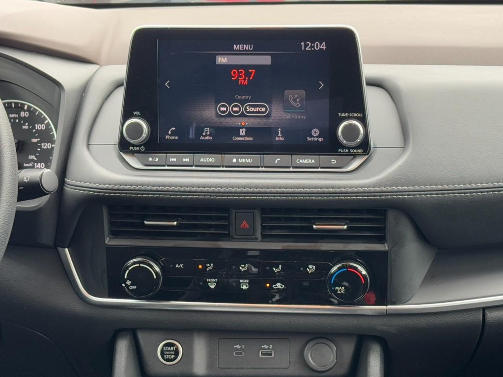 Nissan Rogue Vehicle Full-screen Gallery Image 13