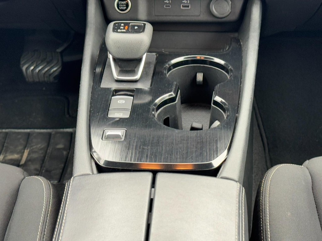 Nissan Rogue Vehicle Full-screen Gallery Image 14