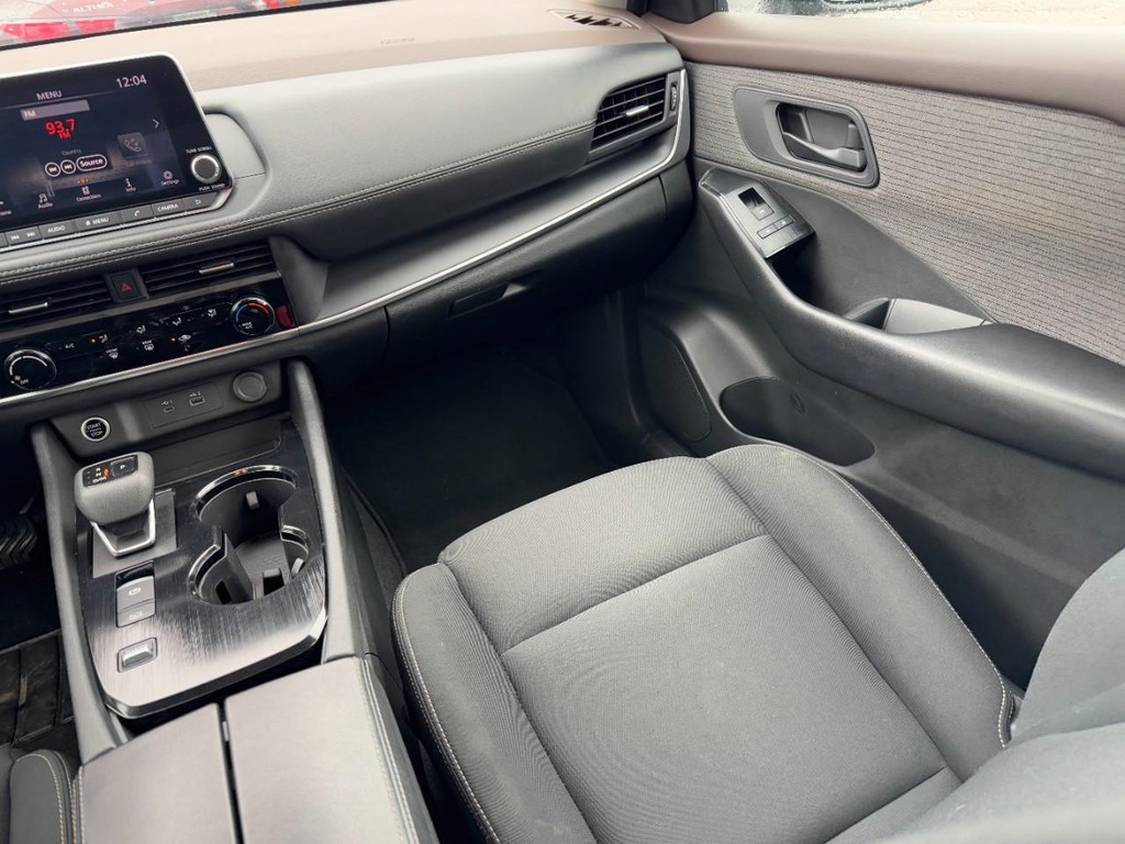 Nissan Rogue Vehicle Full-screen Gallery Image 15