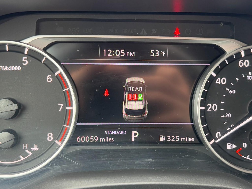 Nissan Rogue Vehicle Full-screen Gallery Image 18