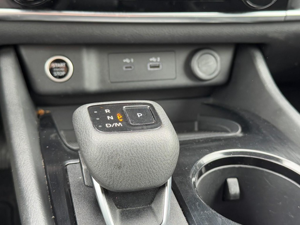 Nissan Rogue Vehicle Full-screen Gallery Image 19