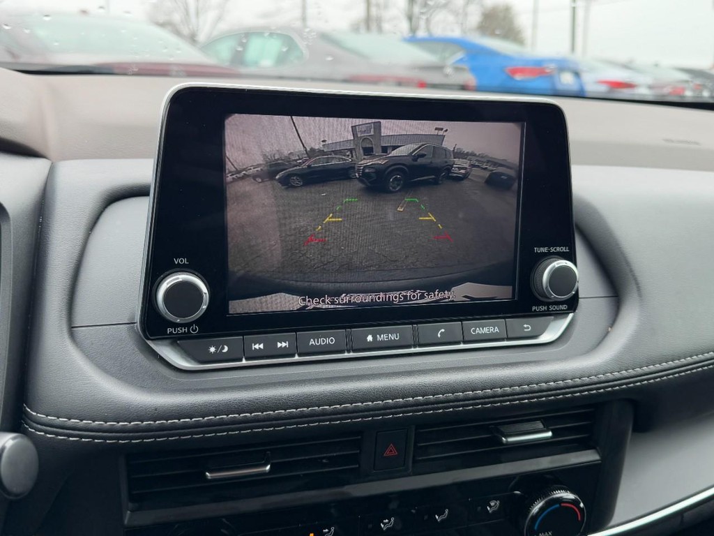 Nissan Rogue Vehicle Full-screen Gallery Image 20