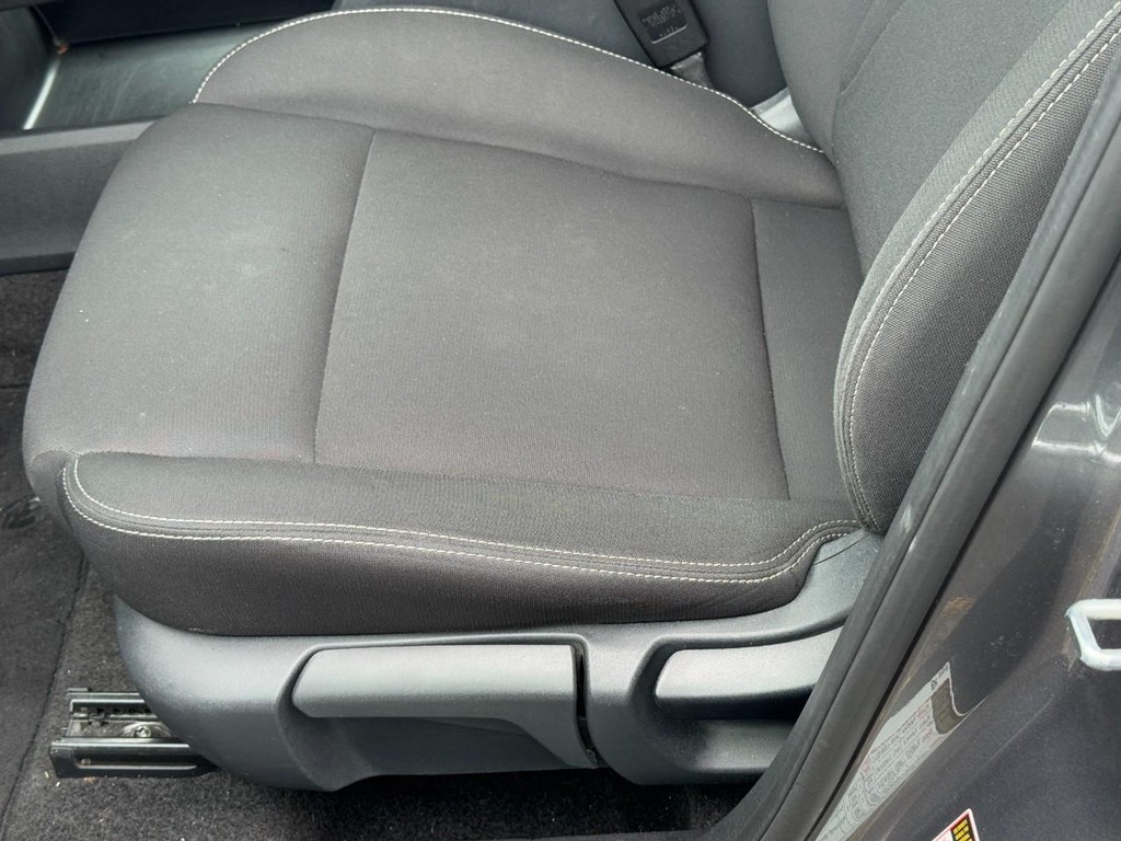 Nissan Rogue Vehicle Full-screen Gallery Image 22