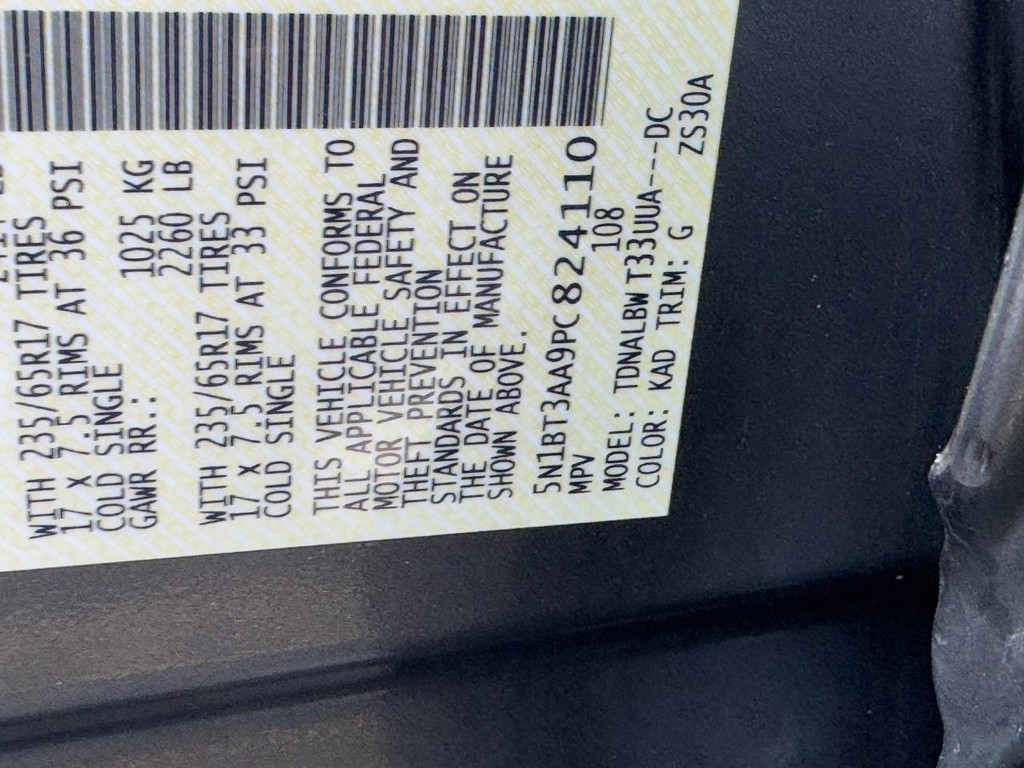 Nissan Rogue Vehicle Full-screen Gallery Image 23