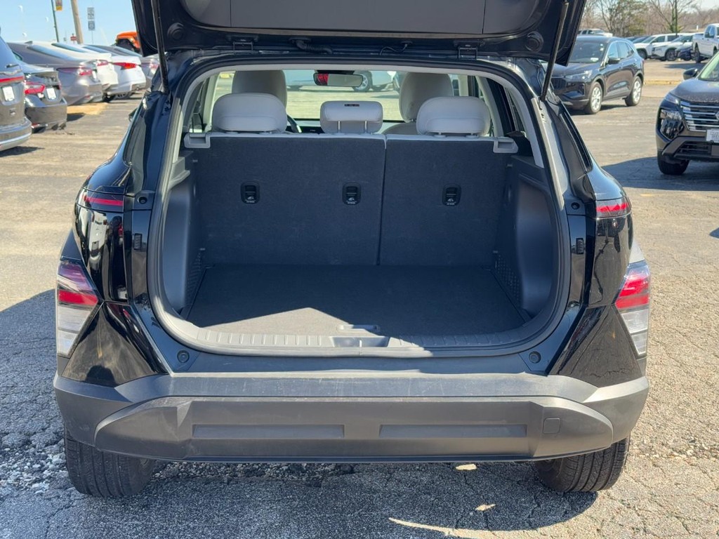 Hyundai Kona Vehicle Full-screen Gallery Image 09