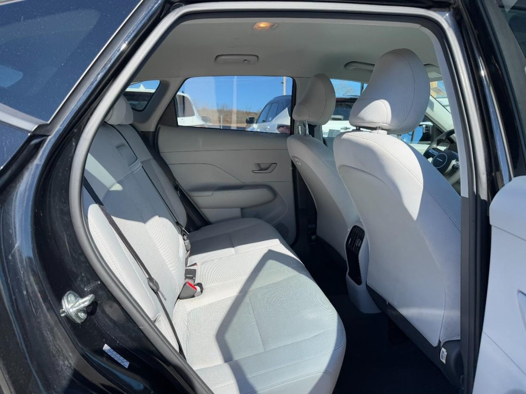 Hyundai Kona Vehicle Full-screen Gallery Image 10