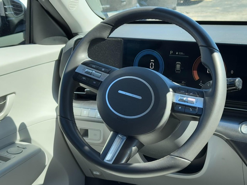 Hyundai Kona Vehicle Full-screen Gallery Image 12