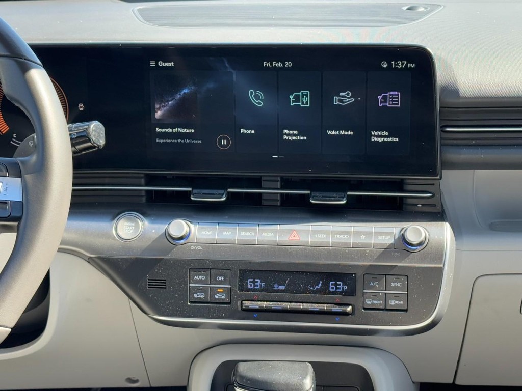 Hyundai Kona Vehicle Full-screen Gallery Image 13