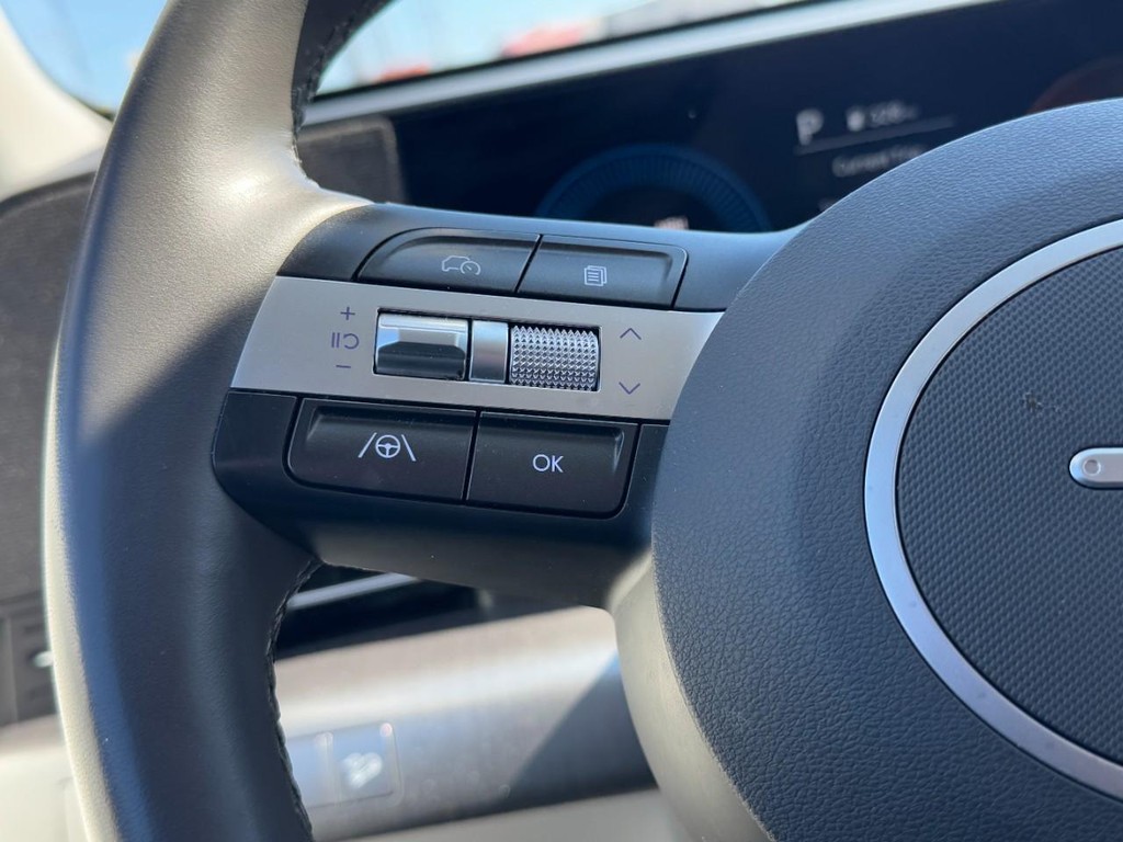 Hyundai Kona Vehicle Full-screen Gallery Image 16