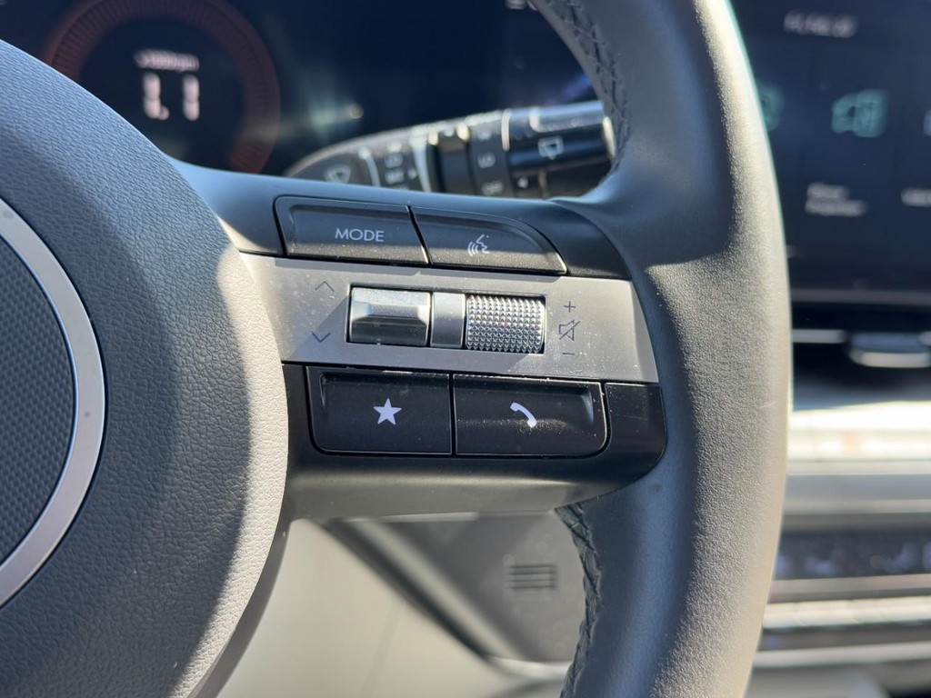 Hyundai Kona Vehicle Full-screen Gallery Image 17