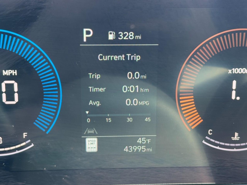 Hyundai Kona Vehicle Full-screen Gallery Image 18