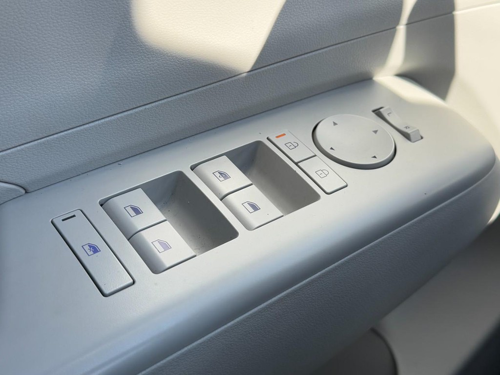 Hyundai Kona Vehicle Full-screen Gallery Image 20