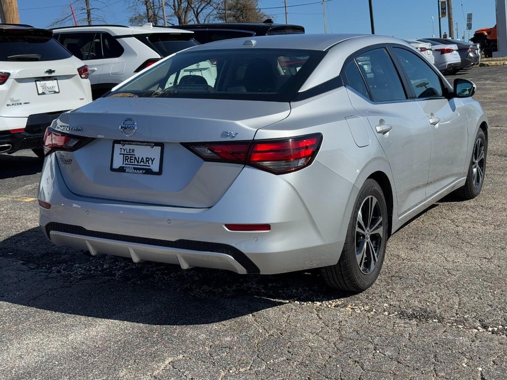 Nissan Sentra Vehicle Full-screen Gallery Image 03
