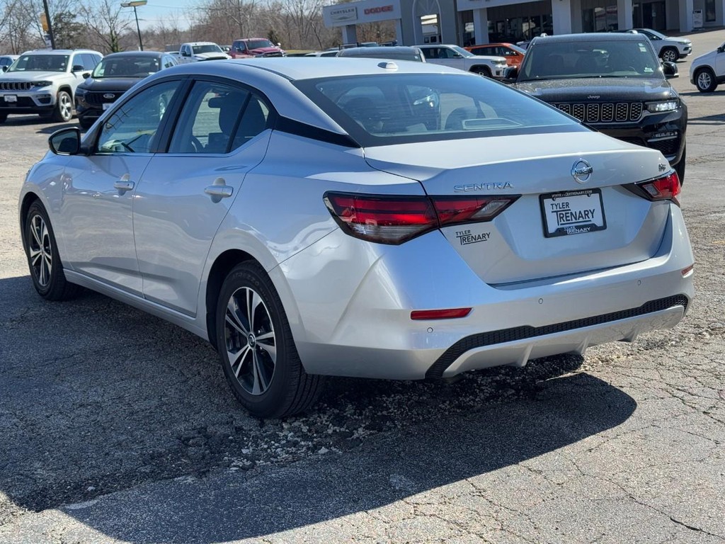 Nissan Sentra Vehicle Full-screen Gallery Image 04