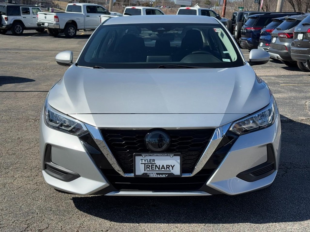 Nissan Sentra Vehicle Full-screen Gallery Image 07