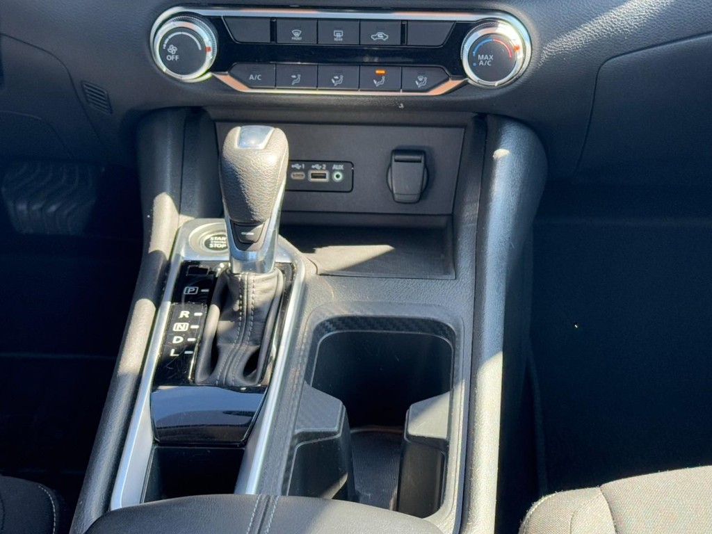 Nissan Sentra Vehicle Full-screen Gallery Image 14