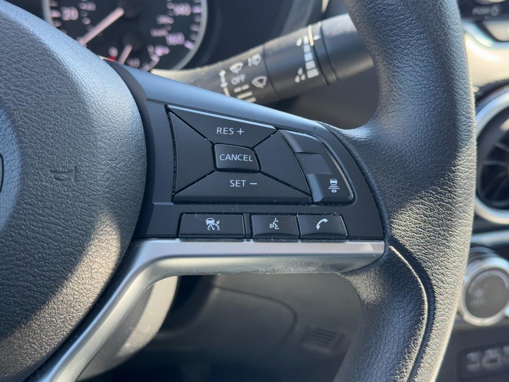 Nissan Sentra Vehicle Full-screen Gallery Image 17