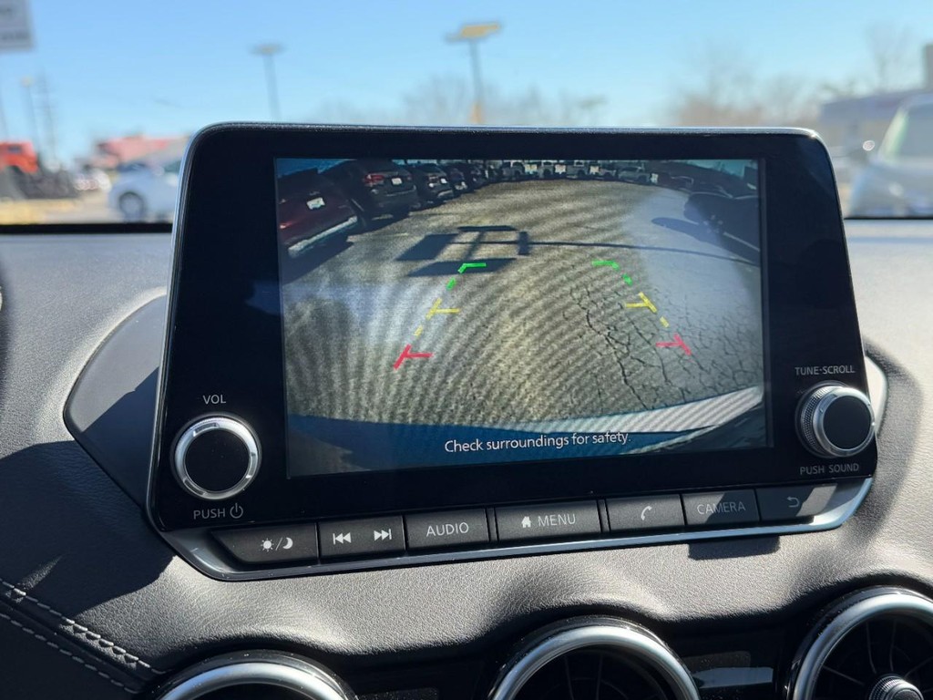 Nissan Sentra Vehicle Full-screen Gallery Image 20