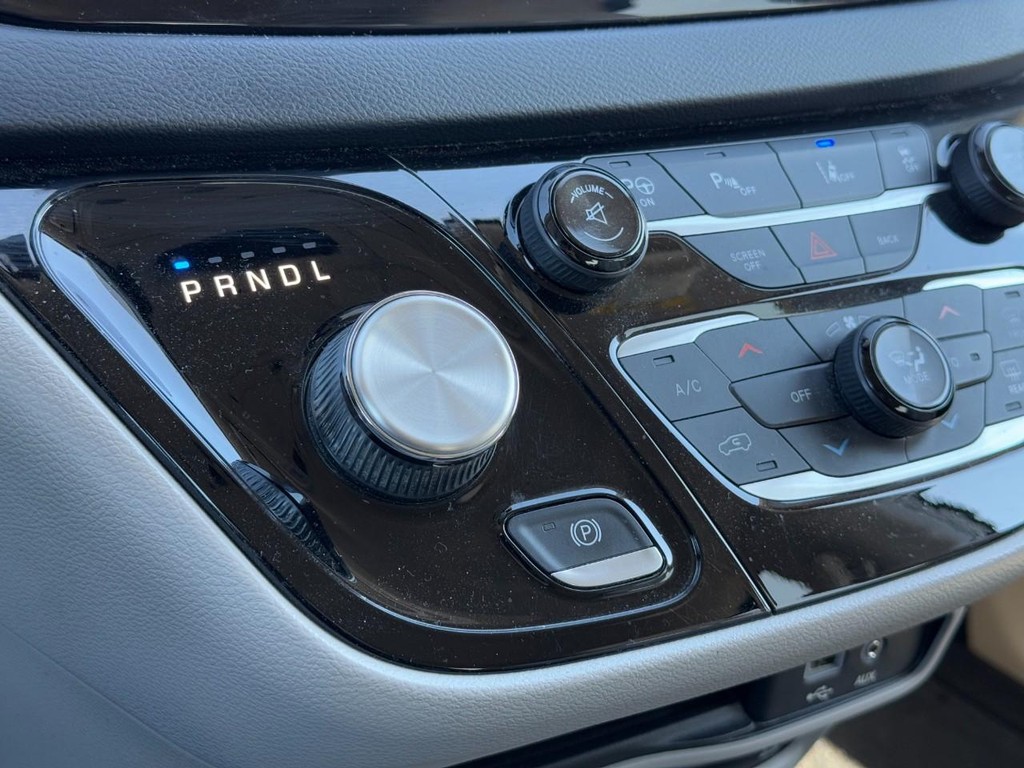 Chrysler Pacifica Vehicle Full-screen Gallery Image 21