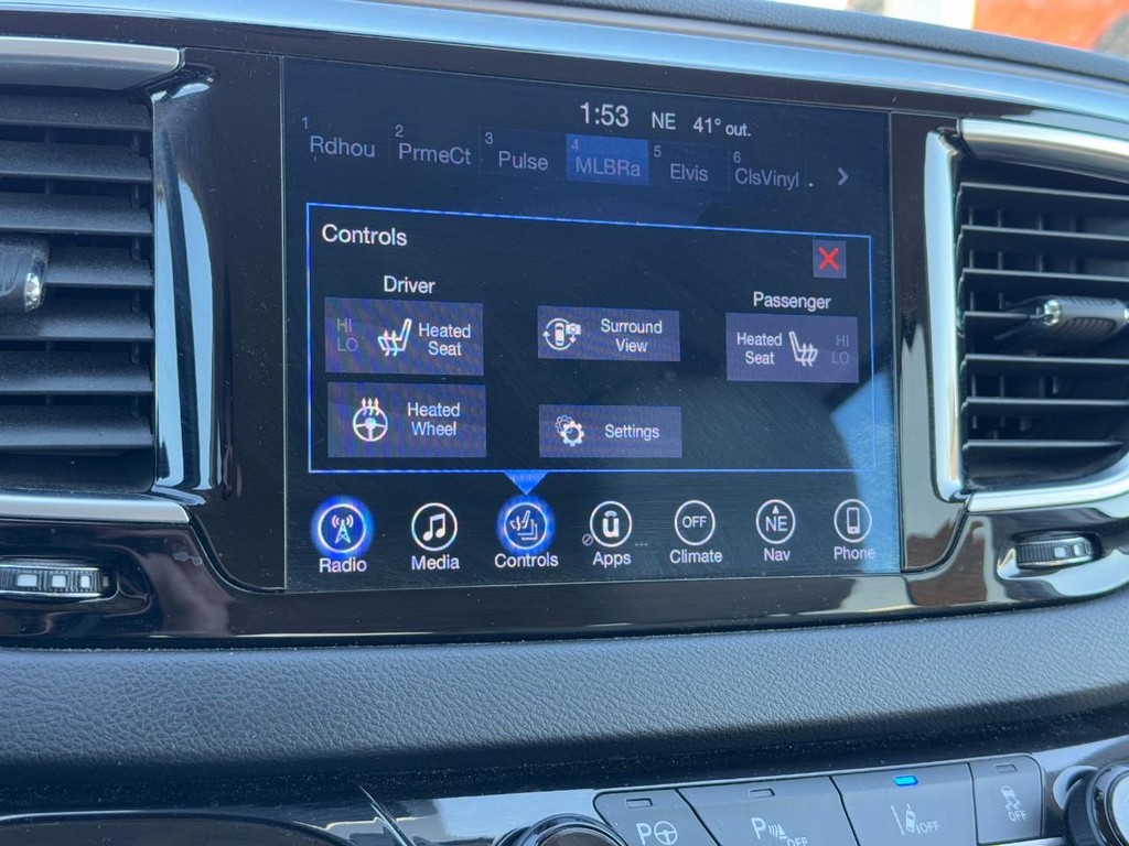 Chrysler Pacifica Vehicle Full-screen Gallery Image 22