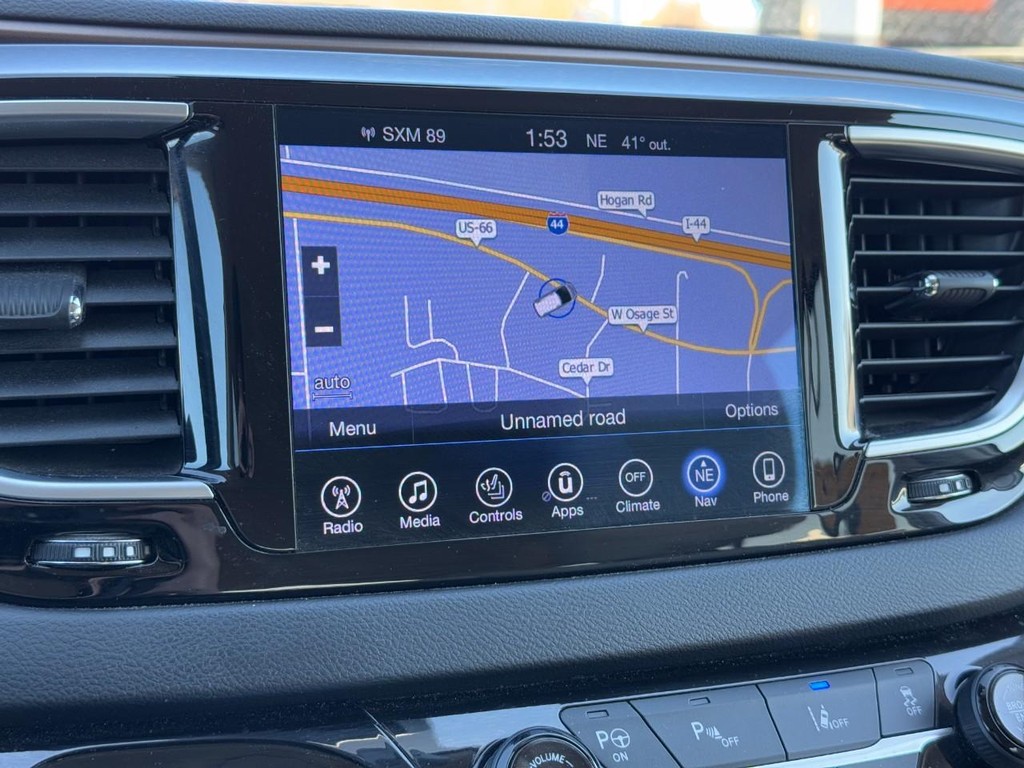 Chrysler Pacifica Vehicle Full-screen Gallery Image 23