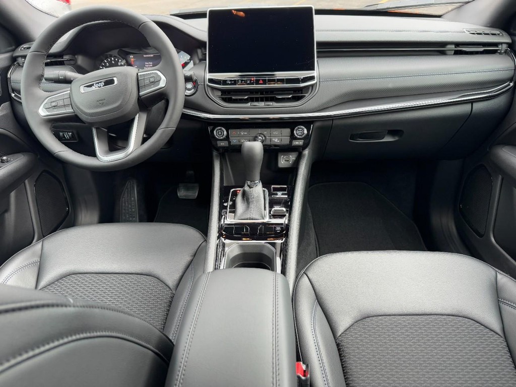 Jeep Compass Vehicle Full-screen Gallery Image 06