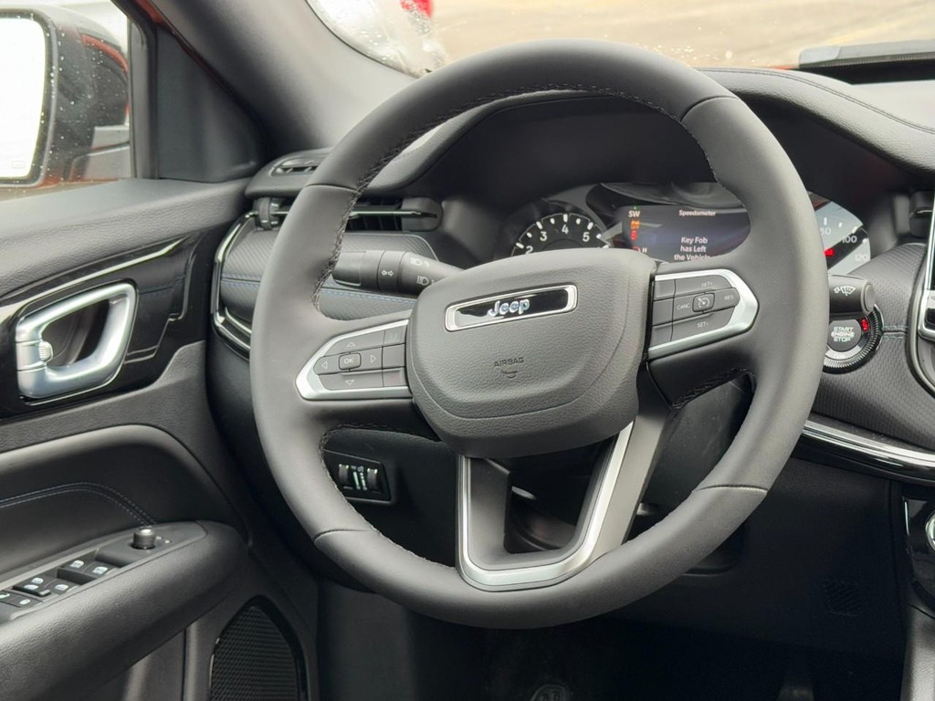 Jeep Compass Vehicle Full-screen Gallery Image 07