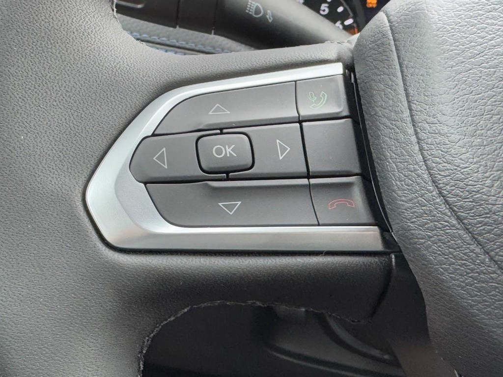 Jeep Compass Vehicle Full-screen Gallery Image 10