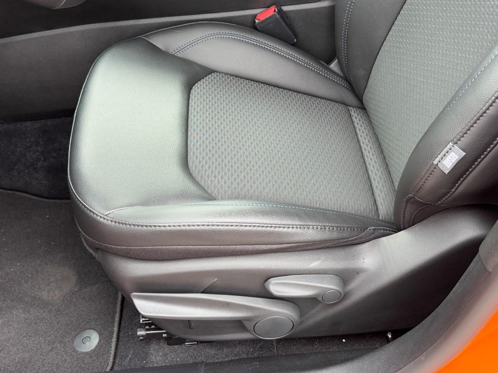 Jeep Compass Vehicle Full-screen Gallery Image 13