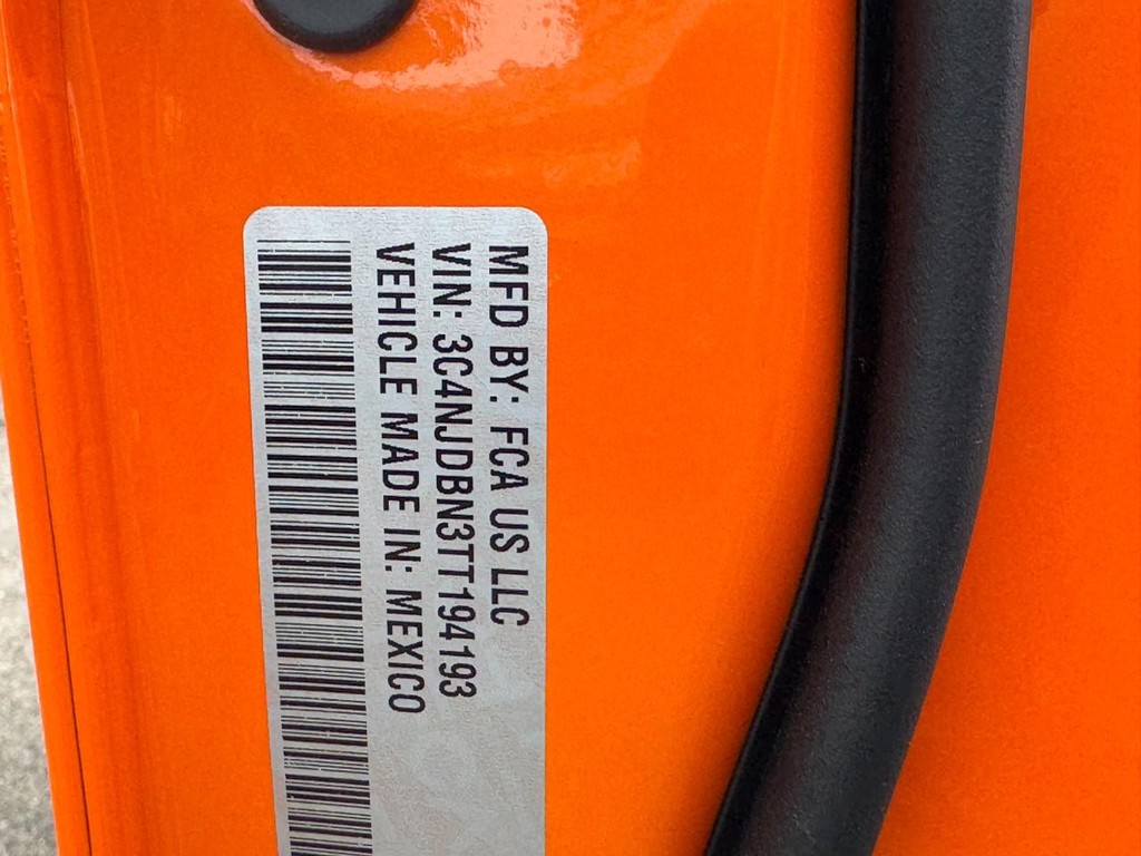 Jeep Compass Vehicle Full-screen Gallery Image 14