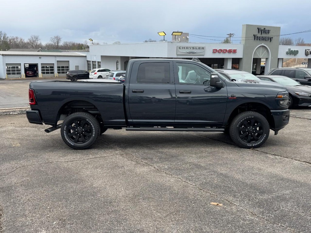 Ram 2500 Vehicle Full-screen Gallery Image 02
