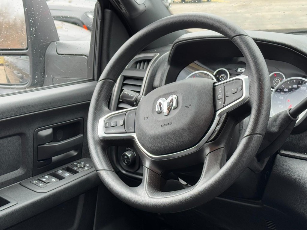 Ram 2500 Vehicle Full-screen Gallery Image 09